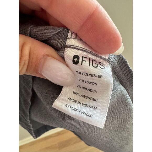 FIGS Catarina Gray Scrub Top, One Pocket, Women’s Size XS - Picture 6 of 7